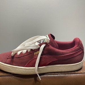 PUMA Sneakers